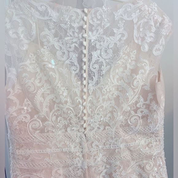 Oleg Cassini CWG807 cap sleeve plunging V neck. Ivory rose gold w/chapel train. - Picture 4 of 14